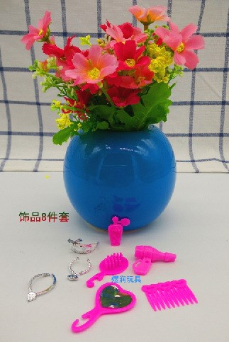 芭芘娃娃配件 飾品8件套 玩具梳子鏡子皇冠項(xiàng)鏈時(shí)尚配件 飾品