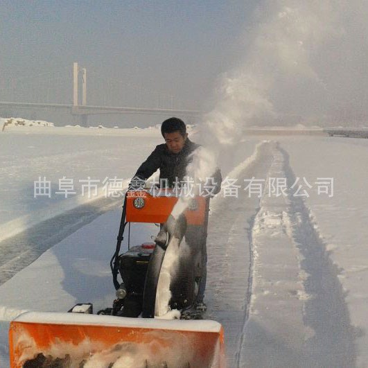 農(nóng)場積雪清理專用高射程揚(yáng)雪機(jī) 手推帶檔位小型除雪機(jī) 清掃干凈