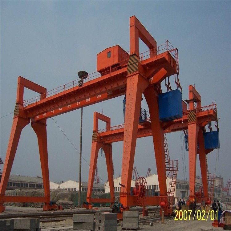起重機廠家直銷雙梁龍門吊 港口碼頭用雙梁門式起重機 質(zhì)量