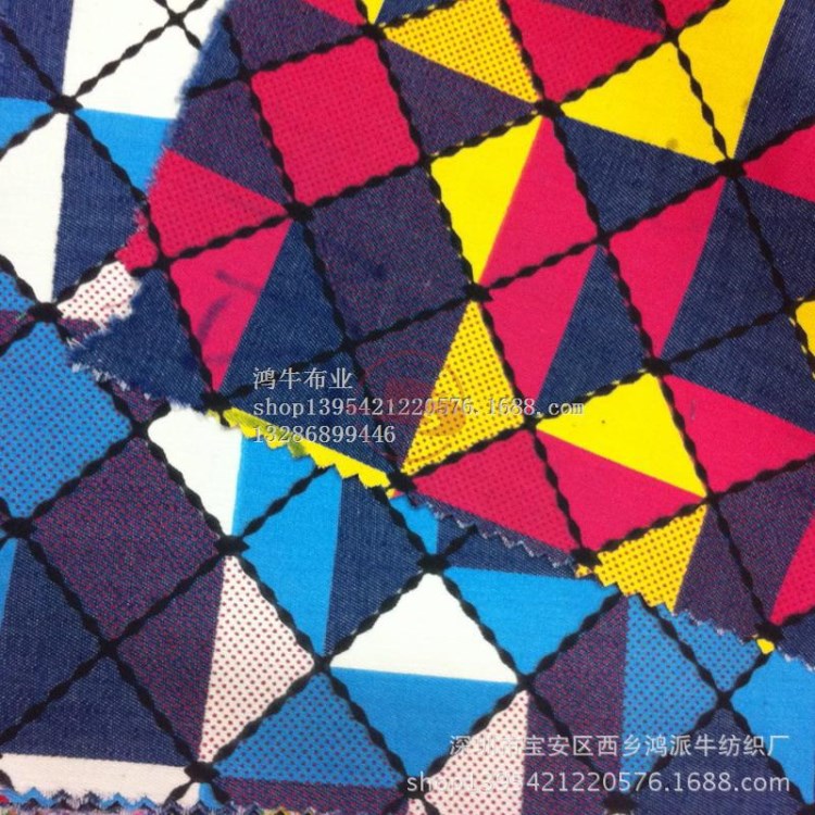 印花藝術(shù)三角色塊花紋 時(shí)尚薄料夏裝牛仔布料服裝面料現(xiàn)貨批發(fā)