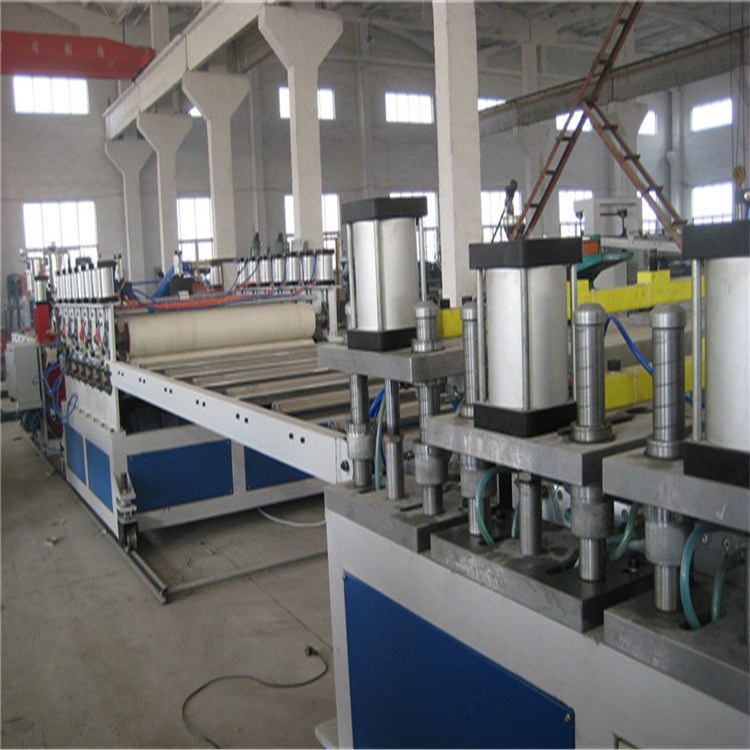 PVC結(jié)皮發(fā)泡板生產(chǎn)線 建筑模板擠出機(jī) PVC廣告板生產(chǎn)設(shè)備