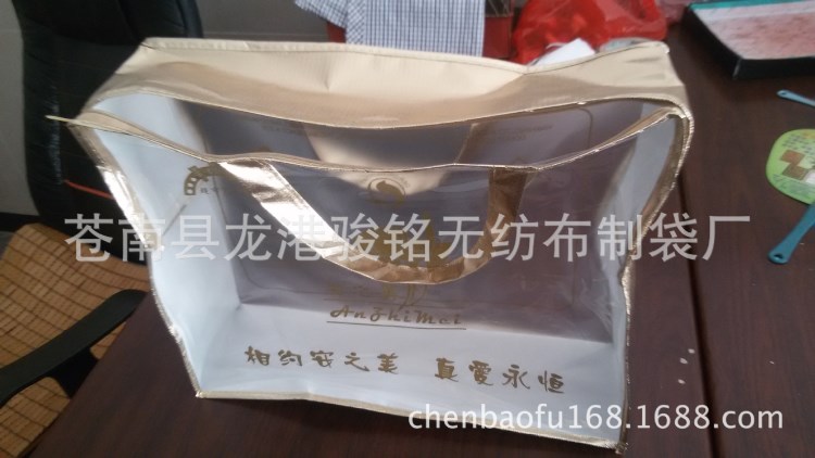 強(qiáng)力推薦廠家生產(chǎn)鐳射腹膜袋 無紡布禮品袋 廣告袋包郵