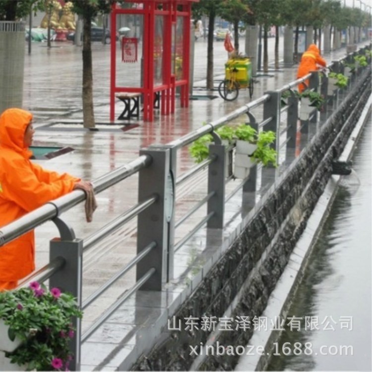 不銹鋼復(fù)合管橋梁護(hù)欄直銷 河道公路防撞欄桿護(hù)欄 橋梁欄桿立柱板