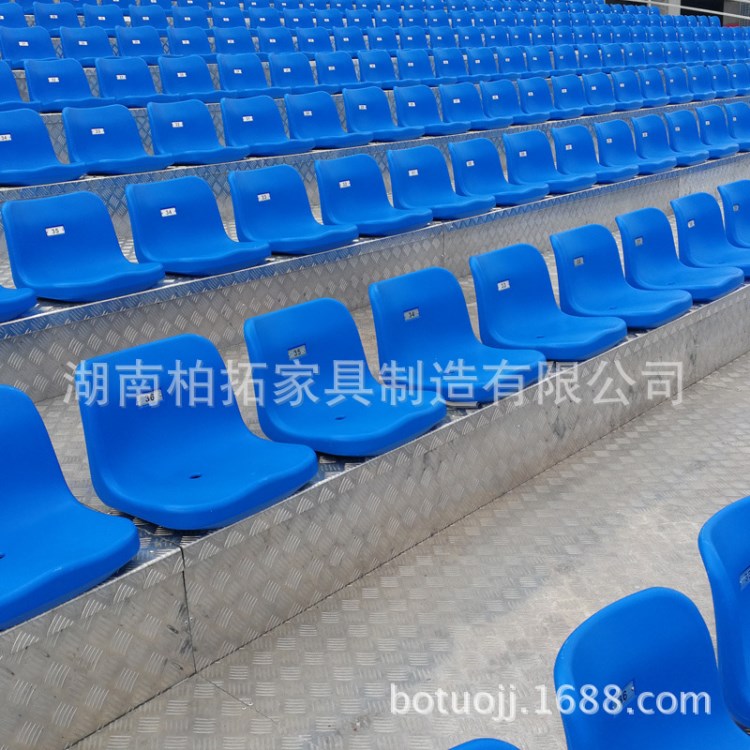 廠家爆款中空吹塑椅運動場戶外體育館游泳館室內(nèi)塑料靠背看臺座椅
