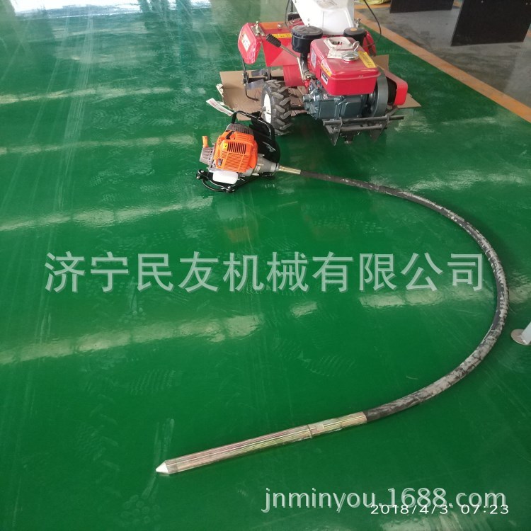 汽油背負(fù)式振動棒 四沖程背負(fù)式混凝土振搗棒 工地施工路面鋪平機(jī)