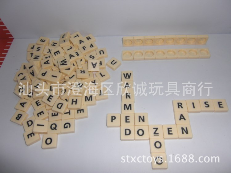 廠家供應 塑料棋 英文拼字游戲 布袋裝字母棋(棋子背面小圓形144)