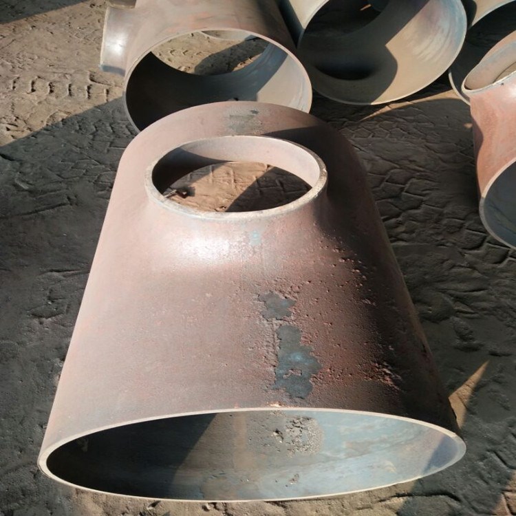 現(xiàn)貨供應(yīng)碳鋼等徑內(nèi)絲三通，異徑三通，高壓無(wú)縫三通，美標(biāo)三通