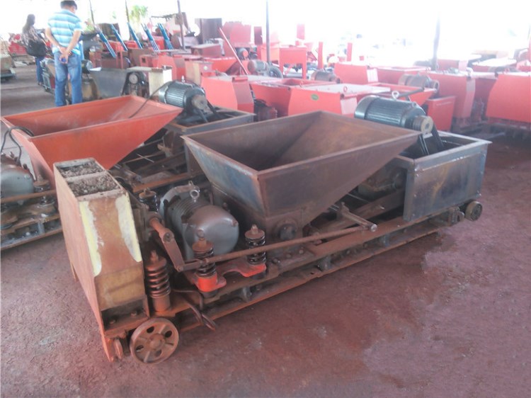 新型樓板機(jī),葡萄架機(jī),大棚立柱機(jī),過木過梁成型機(jī),水泥檁條成型機(jī)