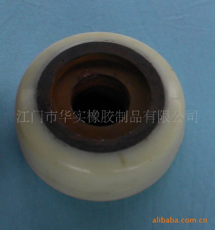 廠家供應碰碰車聚脂后輪，聚脂前輪，碰碰車、價格優(yōu)惠！