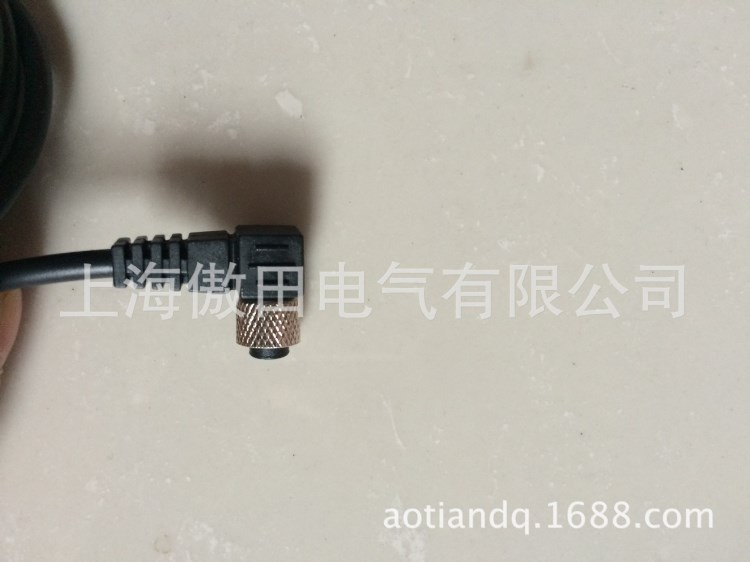 現(xiàn)貨供應光電開關連接線接近開關連接線M8彎頭4芯2米傳感器專用