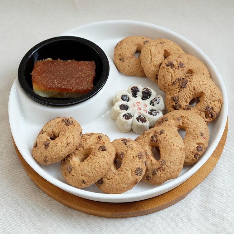 創(chuàng)意歐式水果盤簡(jiǎn)約家用餐具陶瓷黑白點(diǎn)心碟托盤餃子盤竹木托組合