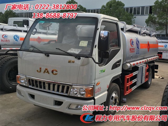 小型五噸運(yùn)油車(chē)價(jià)位,5方油罐車(chē)價(jià)格優(yōu)惠