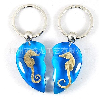 生產(chǎn)批發(fā) 彩色海馬標本琥珀情侶鑰匙扣 情人節(jié)活動贈送禮品
