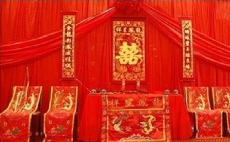 新款婚慶中式背景紗幔中堂掛件對(duì)聯(lián)中式婚禮龍鳳刺繡桌椅套布置