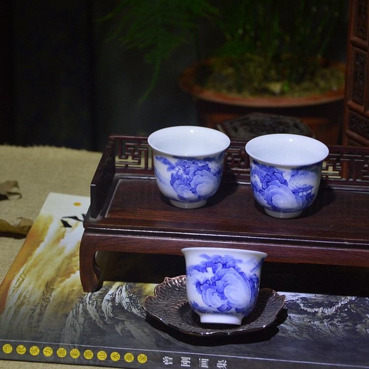茶杯 手繪山水功夫茶杯 青花陶瓷釉下彩60ml  金鐘杯