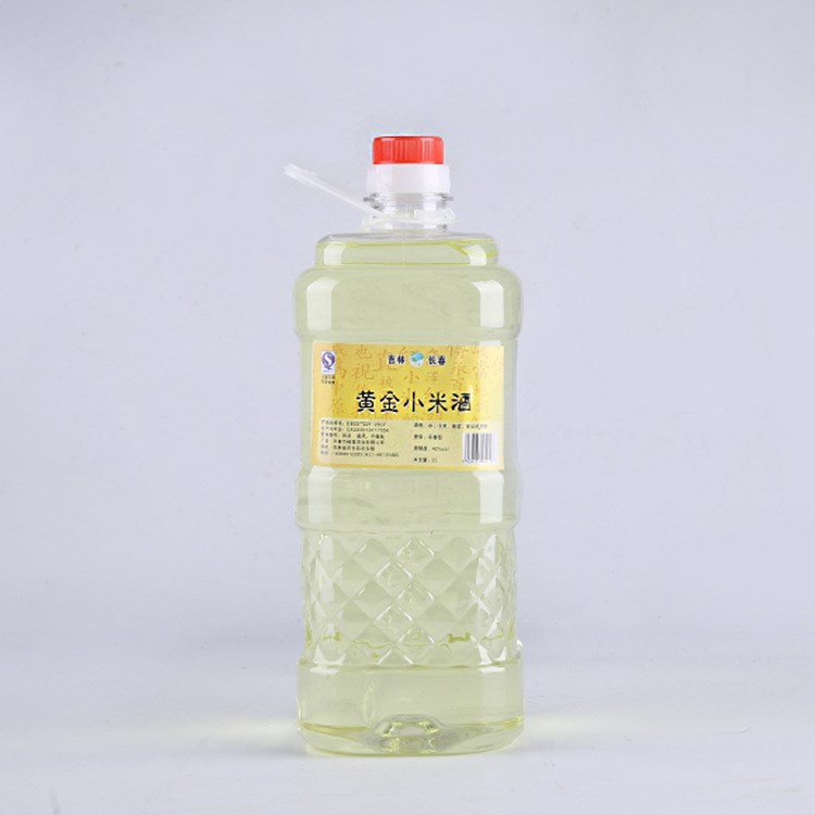 廠家招商白酒整箱批發直銷黃金小米酒2L桶酒42度濃香型白酒散酒
