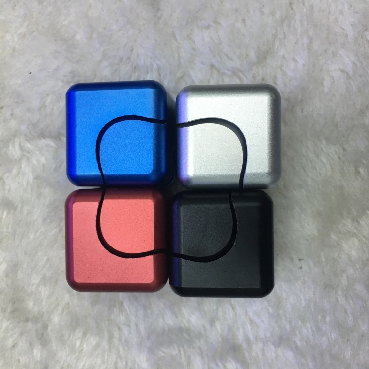 新款 魔方 指尖陀螺 旋轉指間方塊 手指玩具炫彩工廠直銷
