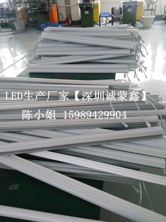 LED鋁座護欄管-供應(yīng)七彩全彩鋁座護欄管高亮度護欄管