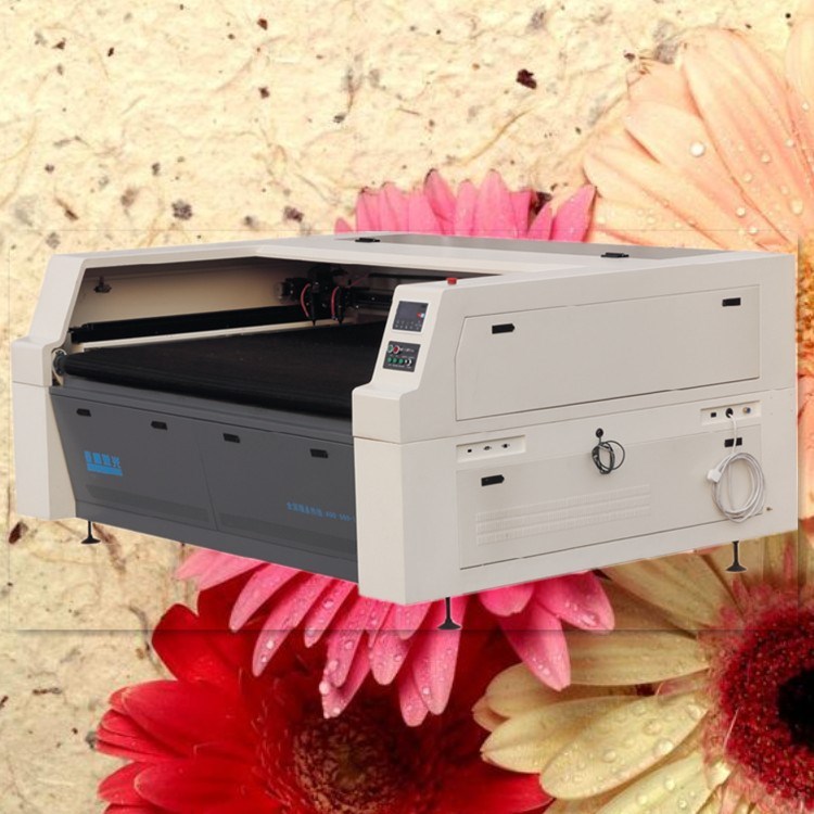 瀘州德陽綿陽毛巾繡花全自動下料機CCD攝像頭定位激光切割機