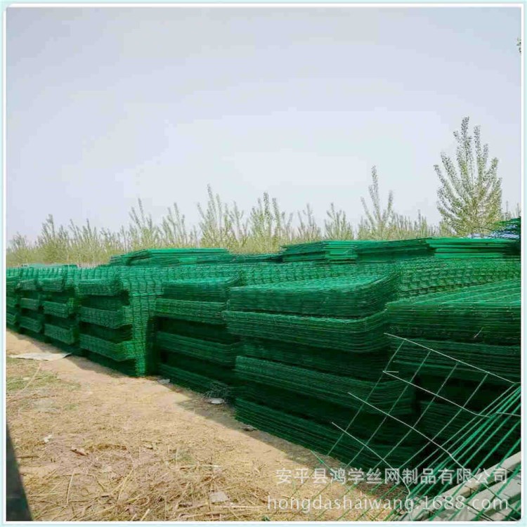 廠家直銷雙邊護(hù)欄 廠區(qū)勾花圍欄 建筑小區(qū)防護(hù)網(wǎng) 批發(fā)框架護(hù)欄