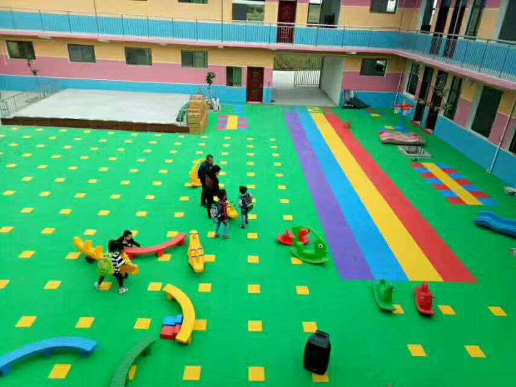 廠家直銷幼兒園室外懸浮地板、室外拼裝地板、全新料生產(chǎn)