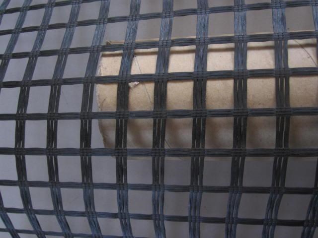廠家直銷20KN-100KN經編聚酯滌綸纖維土工格柵