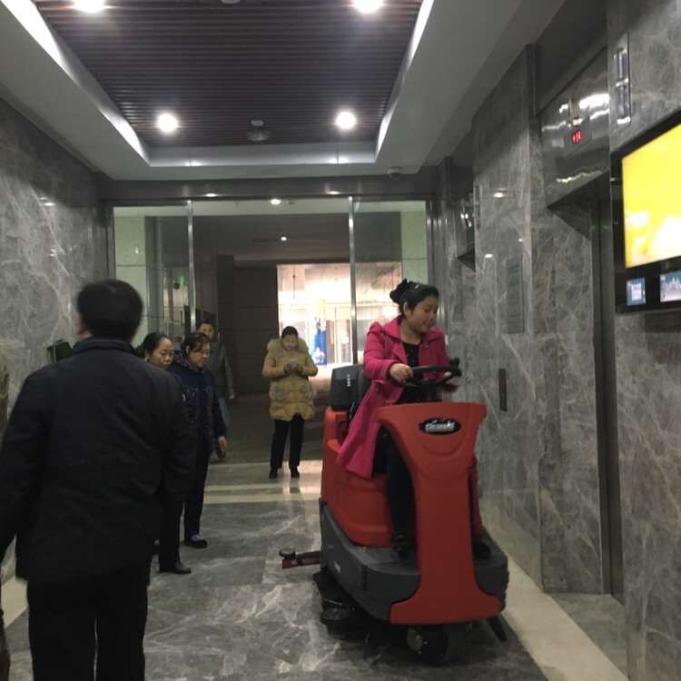 工廠車間酒店洗地機 手推式洗地機 駕駛式洗地機 XD80
