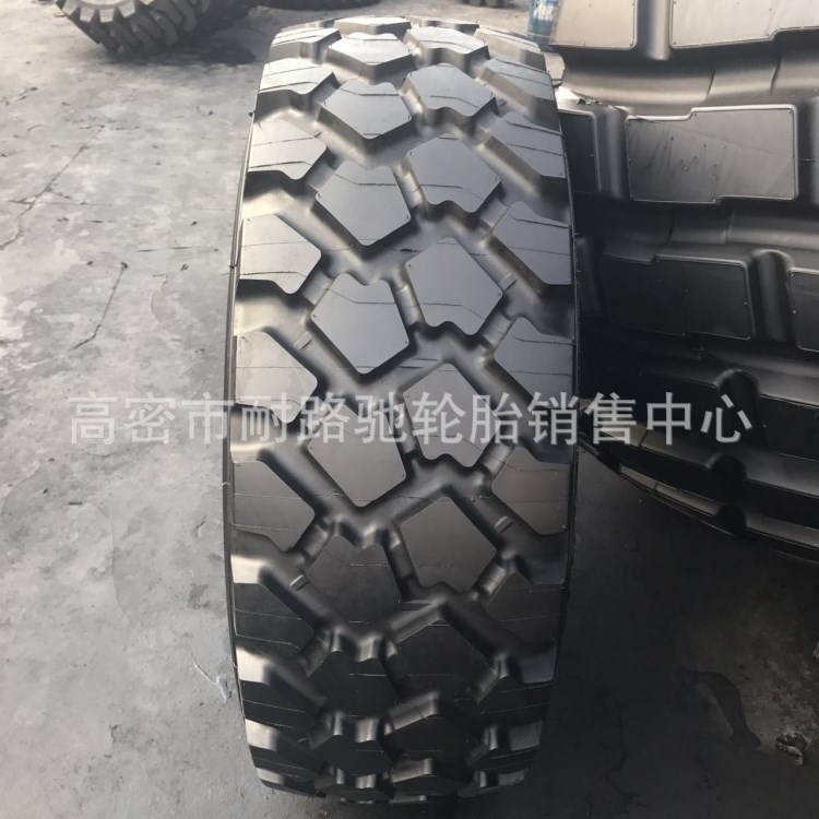 米其林飛機(jī)場(chǎng)拖車輪胎365/80R20 365/85R20越野車輪胎