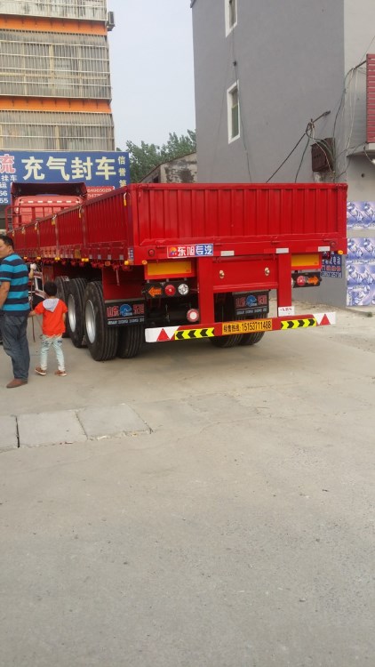 安徽13欄板半掛車 13米高強(qiáng)輕體欄板掛車價(jià)格 標(biāo)廂圖片 廠家直銷