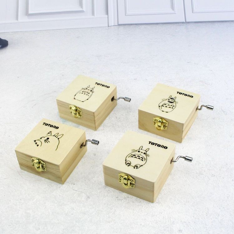M072原木色木制龍貓手搖音樂盒 創(chuàng)意生日禮物八音盒許愿學(xué)生禮品