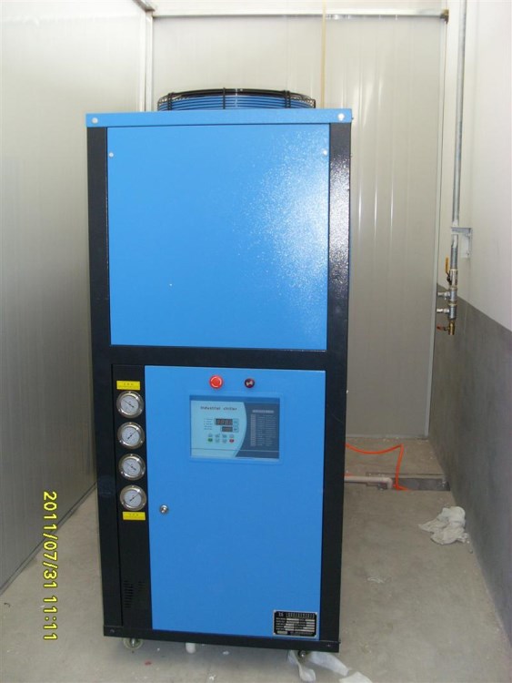 生產冷水機，供應5P  8p  15HP風冷式冷水機、高品質水冷式冷水機