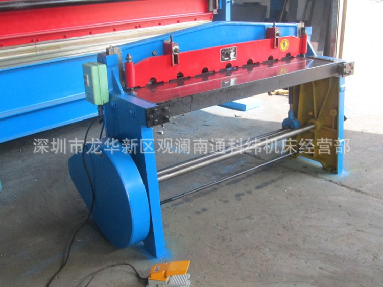 廠家Q11-2&times;1300機(jī)械電動剪板機(jī) 鑄件床身剪板機(jī)