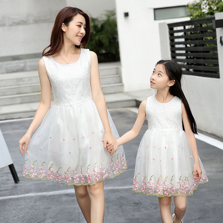 親子裝夏季2017新款母女連衣裙女童公主禮服裙蕾絲花朵網紗裙子潮