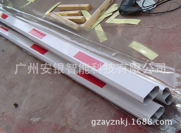 【實(shí)惠】廣州攔車桿/ 鋁合金八角桿批發(fā)/藍(lán)牙道閘桿/ 停車場(chǎng)道閘