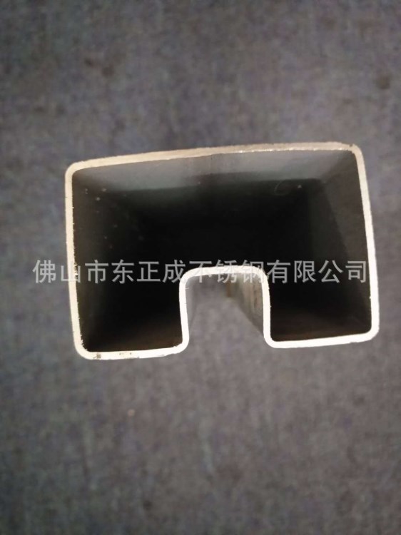 不銹鋼凹槽管規(guī)格現(xiàn)貨 不銹鋼夾玻璃管 201不銹鋼方槽管批發(fā)