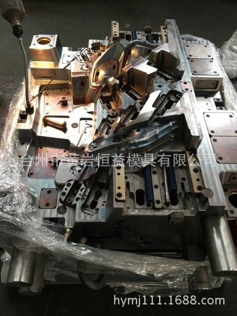 接插件 觀察窗 制氧機(jī) 電瓶盒注塑模具 雙色模具 氣輔模具 包膠模