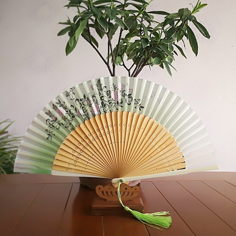 韻味文雅日式女扇真絲絹扇 竹質(zhì)工藝品頭青烤漆邊絲網(wǎng)印和風(fēng)折扇