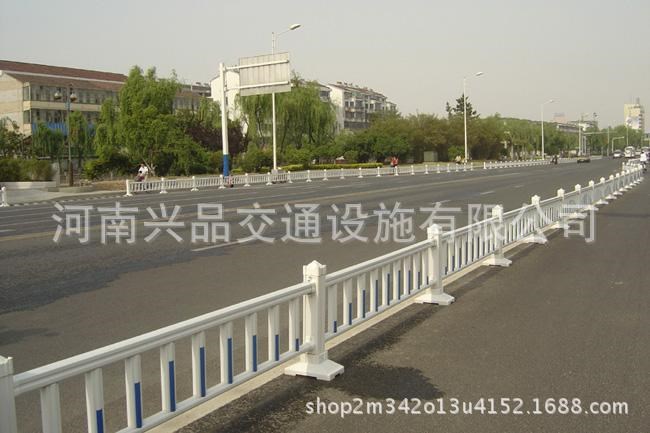 山東東營廠家直銷道路中間護欄 市政護欄 擋車護欄 中央隔離帶