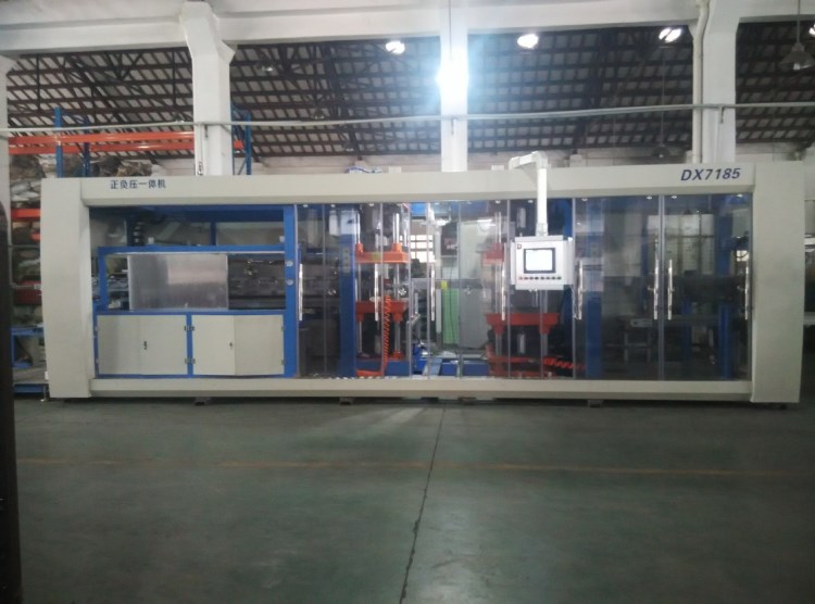 全伺服驅(qū)動(dòng)正負(fù)壓多工位吸塑成型機(jī)  銷售：17326157786
