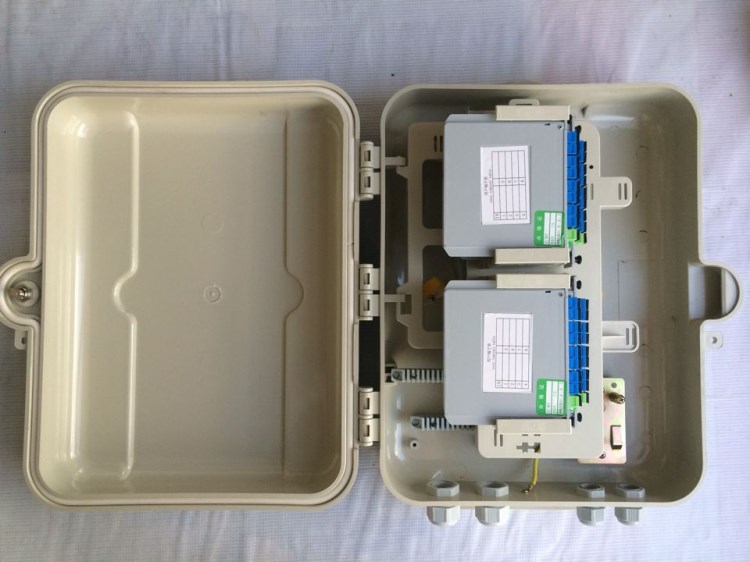16芯SMC光纖分纖箱室外插片式阻燃分線箱32芯smc1分16光纖分光箱