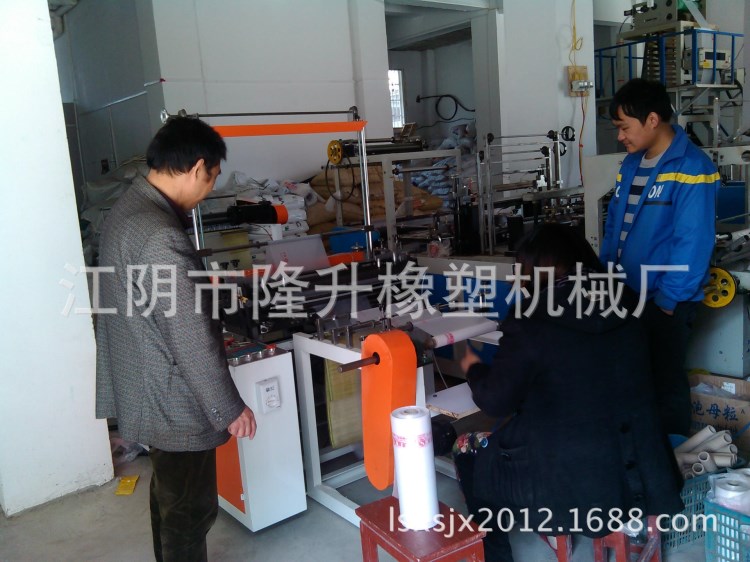 塑料袋制袋機.加工定制800型超市連卷袋塑料制臺機