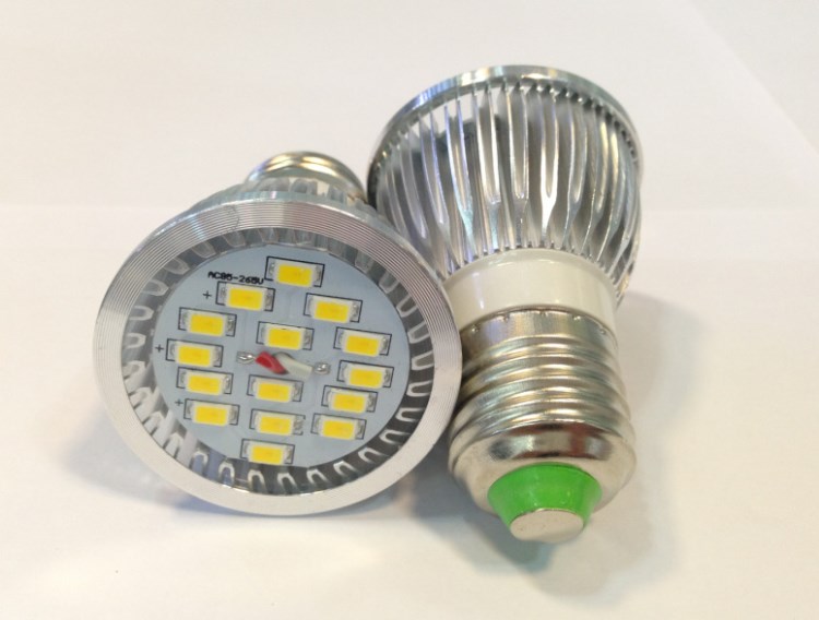 廠家直銷 7瓦LED 5730貼片85-265V寬壓射燈 車鋁燈杯