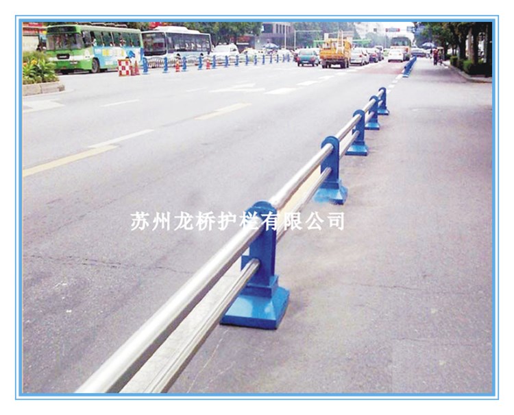 福州不銹鋼公路交通護欄/不銹鋼碳鋼復合管道路護欄/龍橋護欄訂制
