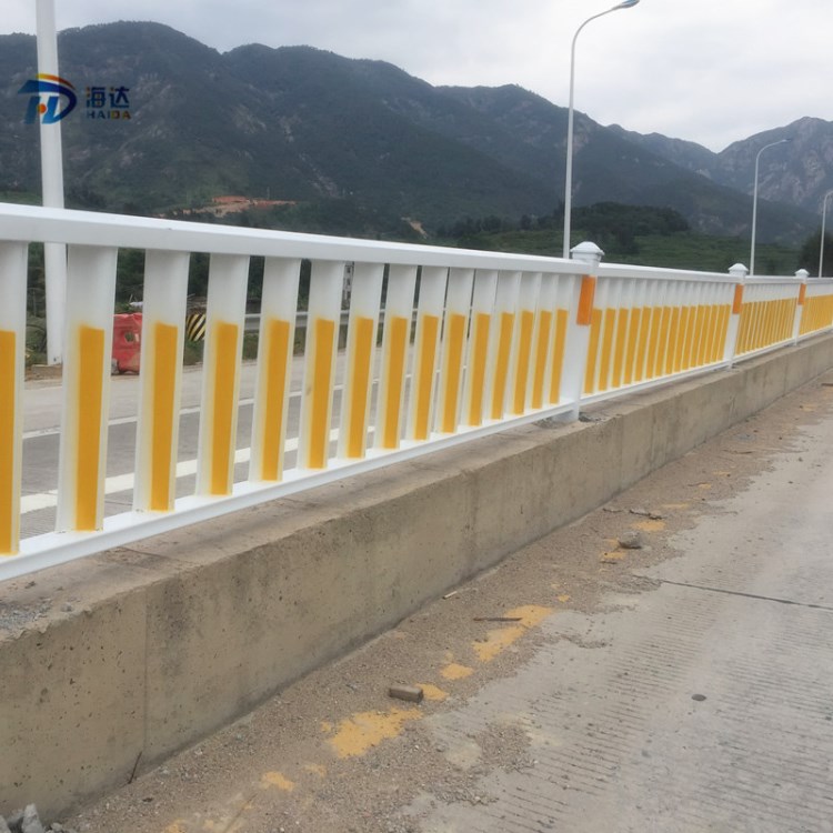 道路护栏厂家直销人行道护栏 机非隔离护栏可来图定制