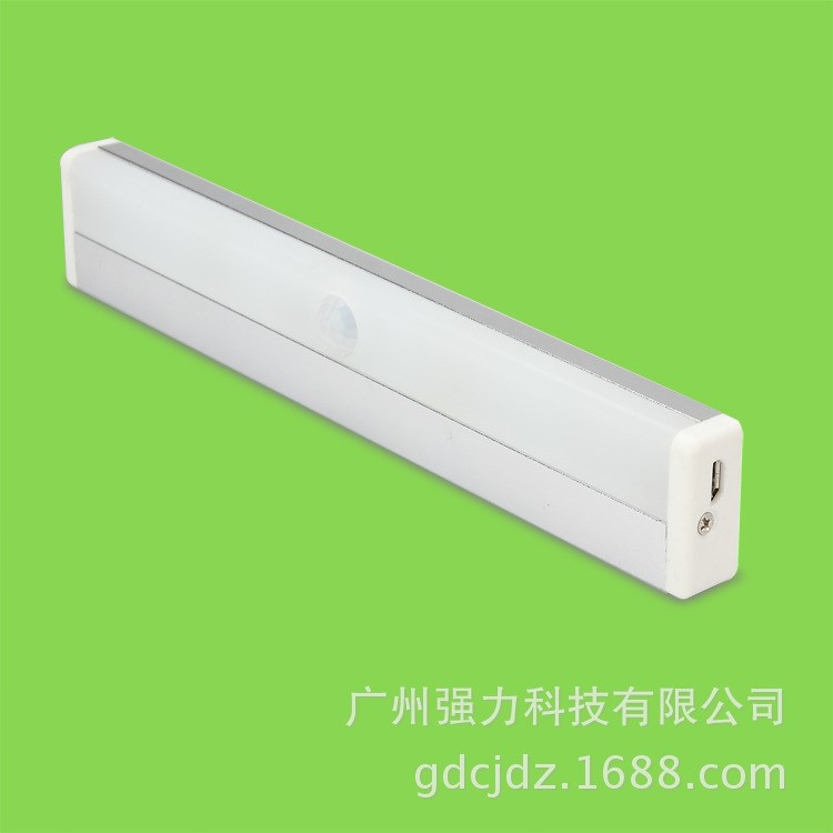 廠家直銷 USB可充電式LED人體感應(yīng)燈地?cái)偀鬥G001B2