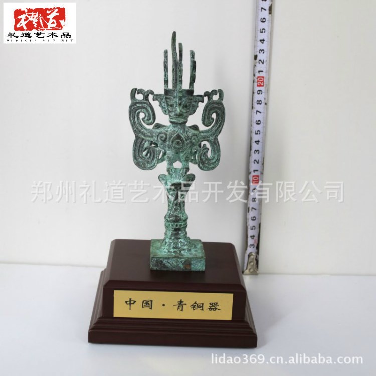 外事商務(wù)禮品 四川廣漢特色商務(wù)禮品 三星堆人首鳥商務(wù)禮品