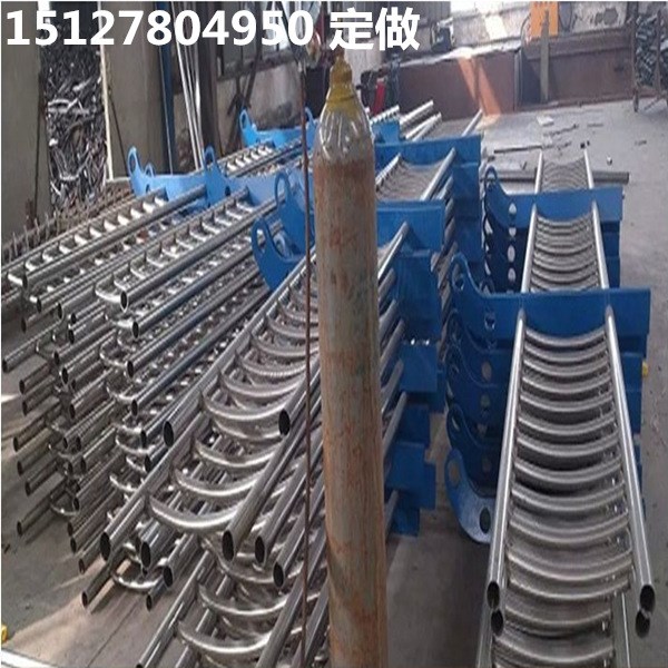 新型不銹鋼橋梁防撞護欄,防撞能力強,河道美化欄桿,防護圍網