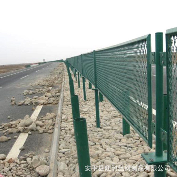 高速公路防眩專用護欄網廠家 1米*4米菱形孔公路隔離防護柵欄批發