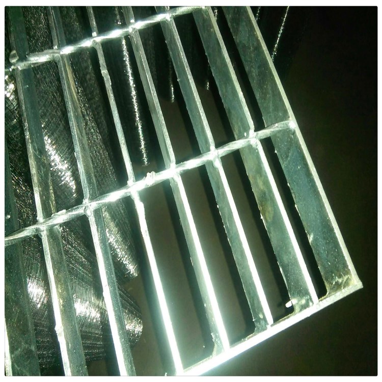 鋼格板能承受多大負(fù)荷不銹鋼插接鋼格板大約在1000千帕玻璃鋼格柵