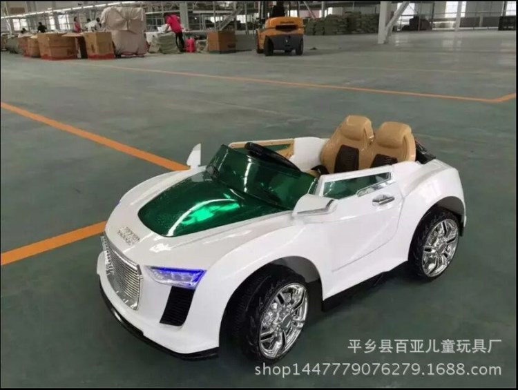 新款?yuàn)W迪帶剎車兒童電動(dòng)汽車 雙開門奧迪一對一遙控 雙電雙驅(qū)四輪